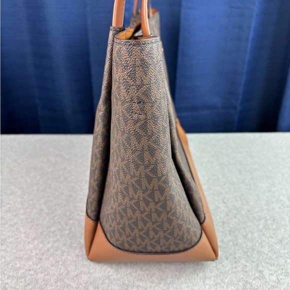 MK Large tote- new with tags - Picture 6 of 10
